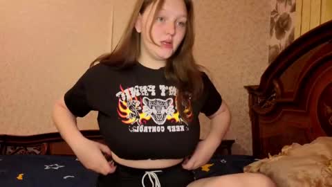 Snapshot of aria__dark chatting on April 2026 07:59:01 PM Aria online show from April 2026 07:59:01 PM