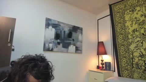 aria y orien  online show from December 2025 11:04:02 AM