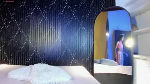 Aria Millers  online show from December 2025 12:10:01 PM