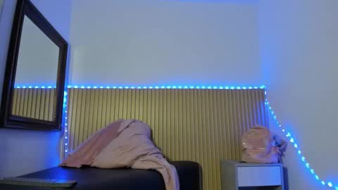 Aria Millers  online show from December 2025 10:57:01 AM