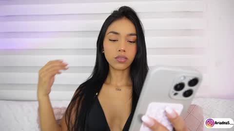 Snapshot of ariadna5 chatting on September 2025 07:45:01 AM ARIADNA online show from September 2025 07:45:01 AM