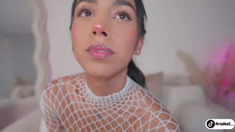 Snapshot of ariadna5 chatting on November 2025 08:35:02 AM ARIADNA online show from November 2025 08:35:02 AM