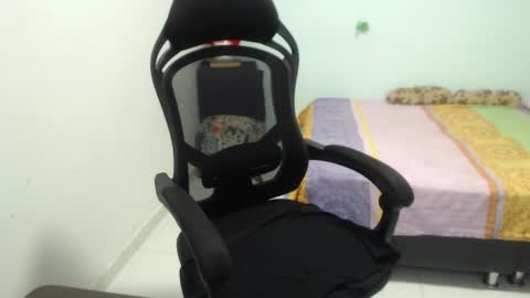 ...Ariana... online show from March 2025 05:01:01 PM