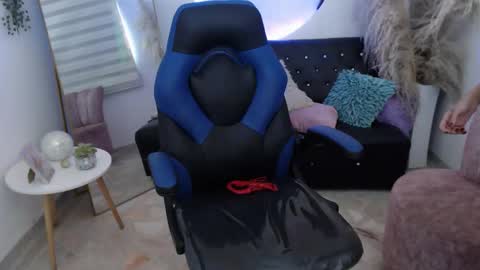 Snapshot of ariah_cute chatting on April 2026 07:51:01 PM ariah_cute online show from April 2026 07:51:01 PM