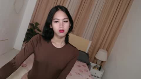 Snapshot of ariahooper chatting on December 2024 06:11:02 AM Christine JorgensenChristmas wish breasts implants online show from December 2024 06:11:02 AM