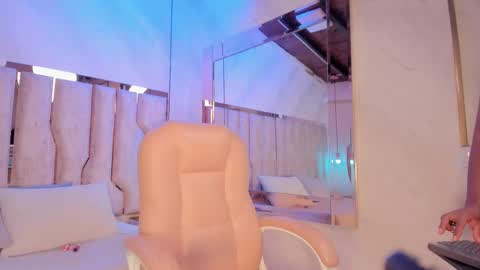 ariana_grande233 online show from February 2026 11:50:01 AM