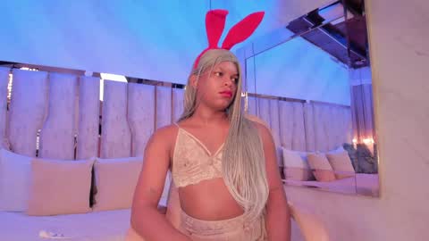 ariana_grande233 online show from April 2026 11:37:02 AM