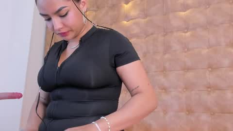 Snapshot of ariana_morelly chatting on April 2026 12:00:02 PM ARIANA MORELLY online show from April 2026 12:00:02 PM