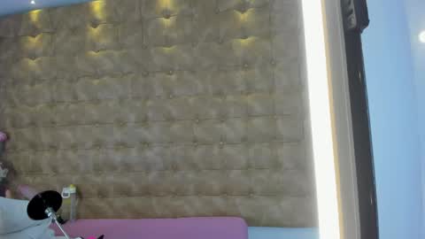 Snapshot of ariana_morelly chatting on April 2026 12:17:02 PM ARIANA MORELLY online show from April 2026 12:17:02 PM