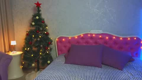 Snapshot of ariana_petite chatting on December 2024 12:32:02 AM Ariana online show from December 2024 12:32:02 AM