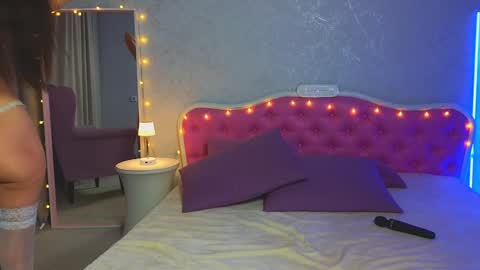 Snapshot of ariana_petite chatting on January 2025 02:04:02 AM Ariana online show from January 2025 02:04:02 AM