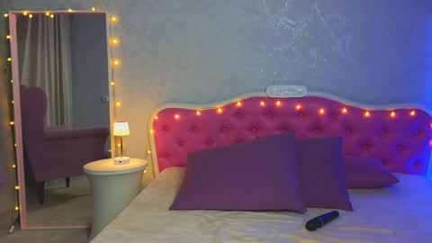 Snapshot of ariana_petite chatting on February 2025 02:07:01 AM Ariana online show from February 2025 02:07:01 AM