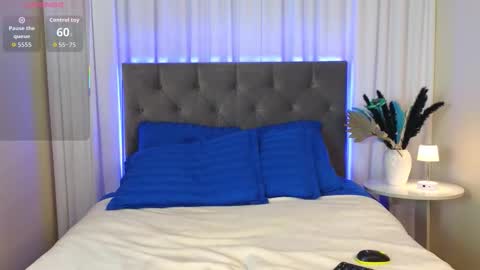 Snapshot of ariana_petite chatting on September 2025 12:01:01 AM Ariana online show from September 2025 12:01:01 AM