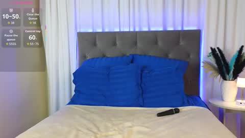 Snapshot of ariana_petite chatting on November 2025 11:04:02 PM Ariana online show from November 2025 11:04:02 PM