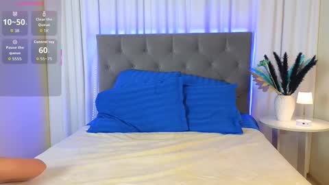 Snapshot of ariana_petite chatting on November 2025 12:05:01 AM Ariana online show from November 2025 12:05:01 AM