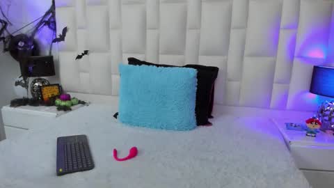  ariana  online show from October 2025 05:09:02 PM