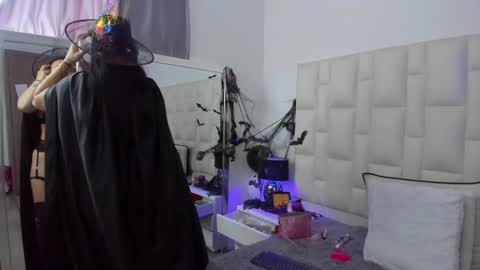  ariana  online show from October 2025 04:30:02 PM