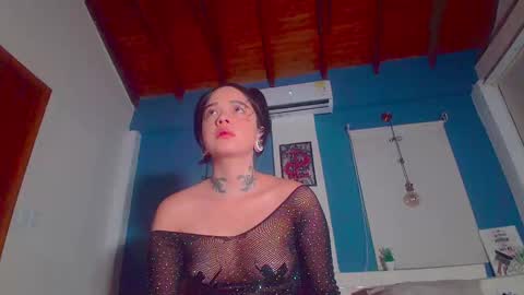 ariana_whitee online show from September 2025 01:40:01 AM