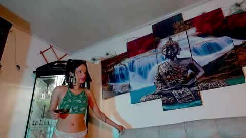 Snapshot of ariana_whitee chatting on April 2026 09:12:02 AM ariana_whitee online show from April 2026 09:12:02 AM