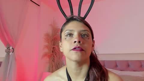 Arianna Collins online show from October 2025 12:05:01 PM