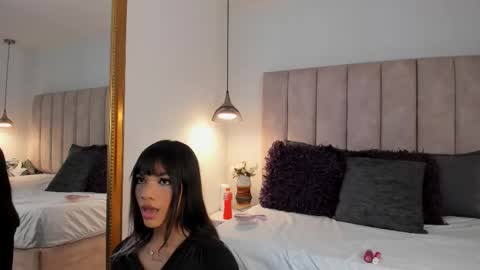 Ariana  online show from November 2025 07:18:01 PM