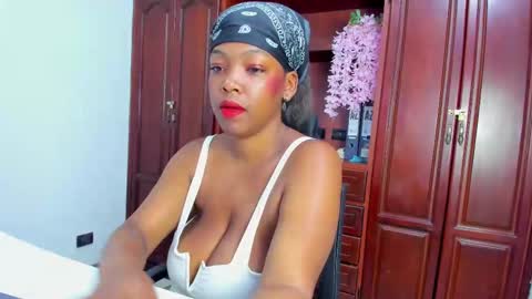 Andrea online show from October 2025 07:58:02 PM