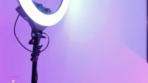 Ari  online show from October 2025 12:49:02 PM