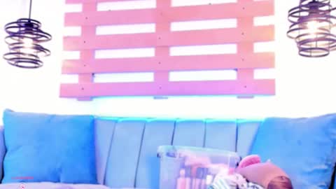 Ari  online show from October 2025 12:34:02 PM