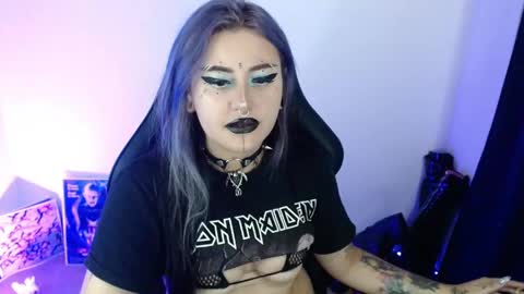 Snapshot of arianauwu666 chatting on April 2026 12:23:01 AM help me 100 hands up my OF is Free online show from April 2026 12:23:01 AM