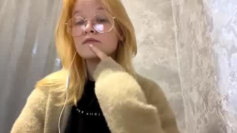 Snapshot of arianawarmington chatting on July 2026 06:53:01 AM Kira online show from July 2026 06:53:01 AM