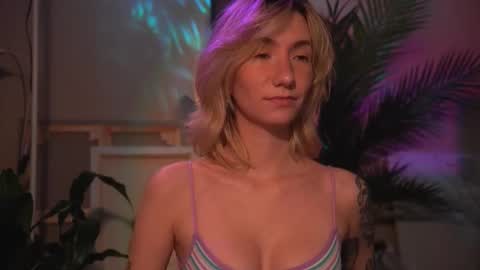 Olivka online show from October 2025 05:17:02 AM