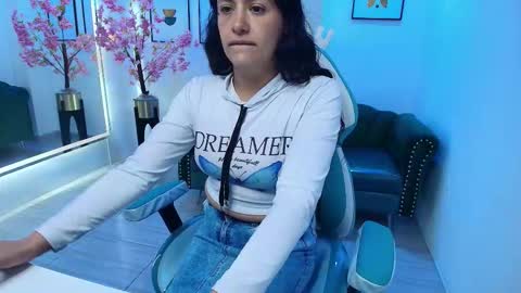 arianna_sweeet online show from September 2025 03:12:01 AM