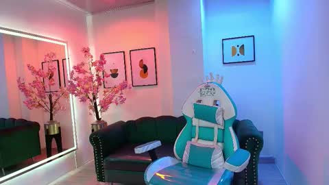 arianna_sweeet online show from October 2025 03:02:02 AM