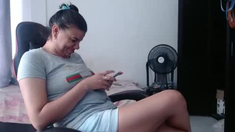 ariannaloovel online show from May 2026 06:05:01 PM