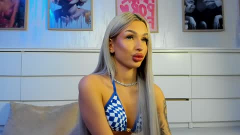 Snapshot of ariannaxo_ chatting on May 2026 07:02:02 AM Arianna online show from May 2026 07:02:02 AM
