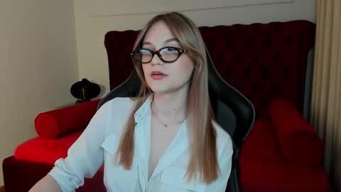 Snapshot of ariawell chatting on October 2025 06:38:02 PM Aria online show from October 2025 06:38:02 PM