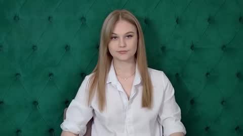 Snapshot of ariawell chatting on October 2025 05:21:02 PM Aria online show from October 2025 05:21:02 PM