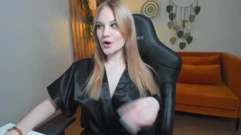 Snapshot of ariawell chatting on October 2025 06:42:02 PM Aria online show from October 2025 06:42:02 PM