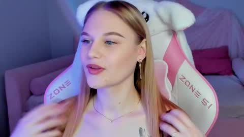 Snapshot of ariawell chatting on November 2025 05:46:02 PM Aria online show from November 2025 05:46:02 PM