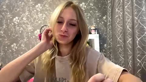 Snapshot of aricamustaro chatting on April 2026 09:56:01 AM Alice online show from April 2026 09:56:01 AM