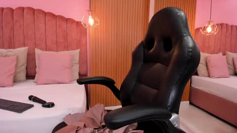 Snapshot of ariel_jonnes chatting on December 2024 06:21:01 PM Ariel online show from December 2024 06:21:01 PM