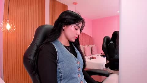 Snapshot of ariel_jonnes chatting on January 2025 05:09:01 PM Ariel online show from January 2025 05:09:01 PM