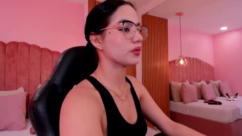 Snapshot of ariel_jonnes chatting on September 2025 05:13:01 PM Ariel online show from September 2025 05:13:01 PM