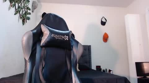 Snapshot of arielbronwxxx chatting on January 2025 08:42:01 PM chris online show from January 2025 08:42:01 PM