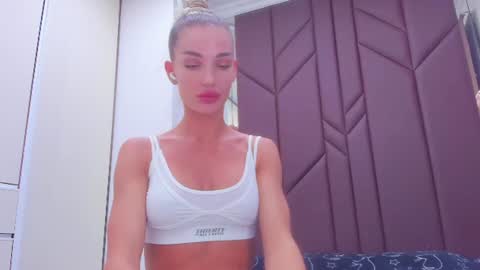 Snapshot of ariellablonde chatting on June 2026 09:04:01 PM AriellaBlonde online show from June 2026 09:04:01 PM