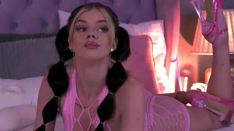 Ariell online show from September 2025 05:13:01 PM