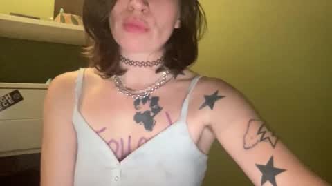 Snapshot of arielwyld chatting on January 2026 04:04:01 AM ariel colin when hes here online show from January 2026 04:04:01 AM