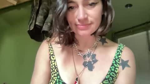 Snapshot of arielwyld chatting on January 2026 04:42:02 PM ariel colin when hes here online show from January 2026 04:42:02 PM