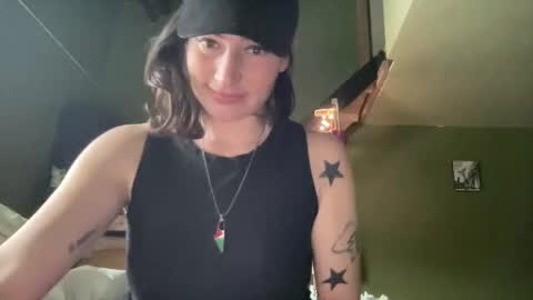 Snapshot of arielwyld chatting on February 2026 07:01:01 PM ariel colin when hes here online show from February 2026 07:01:01 PM