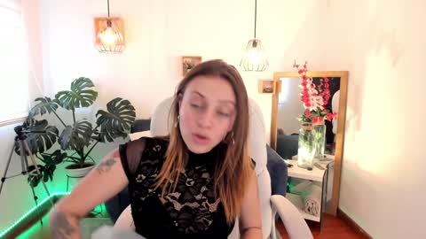 Snapshot of arii_1010_ chatting on December 2024 07:54:01 PM Ari online show from December 2024 07:54:01 PM